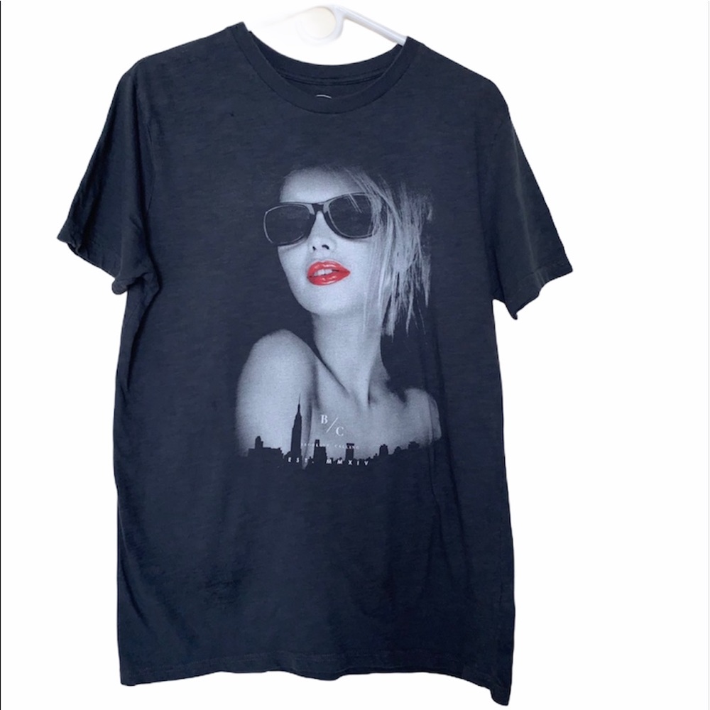 Brooklyn Calling Hot Lips Image Graphic TShirt Tee